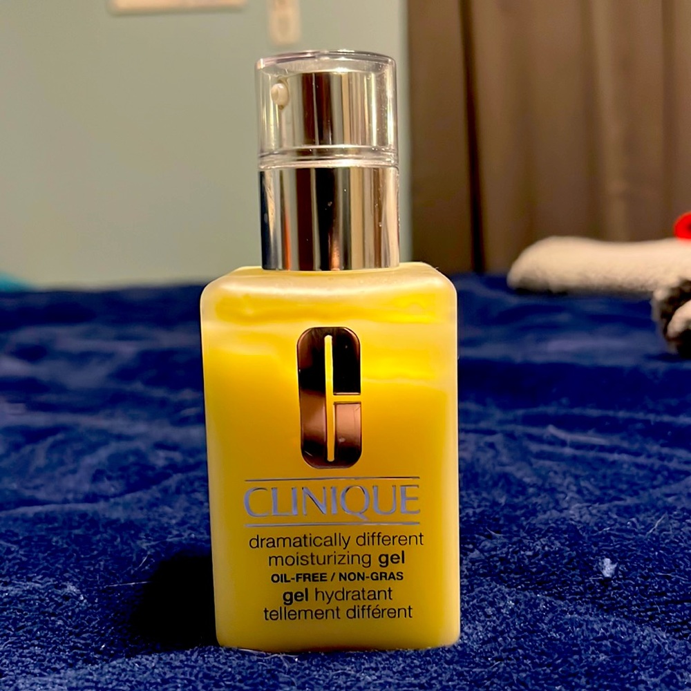 Clinique dramatically different moisturizing gel